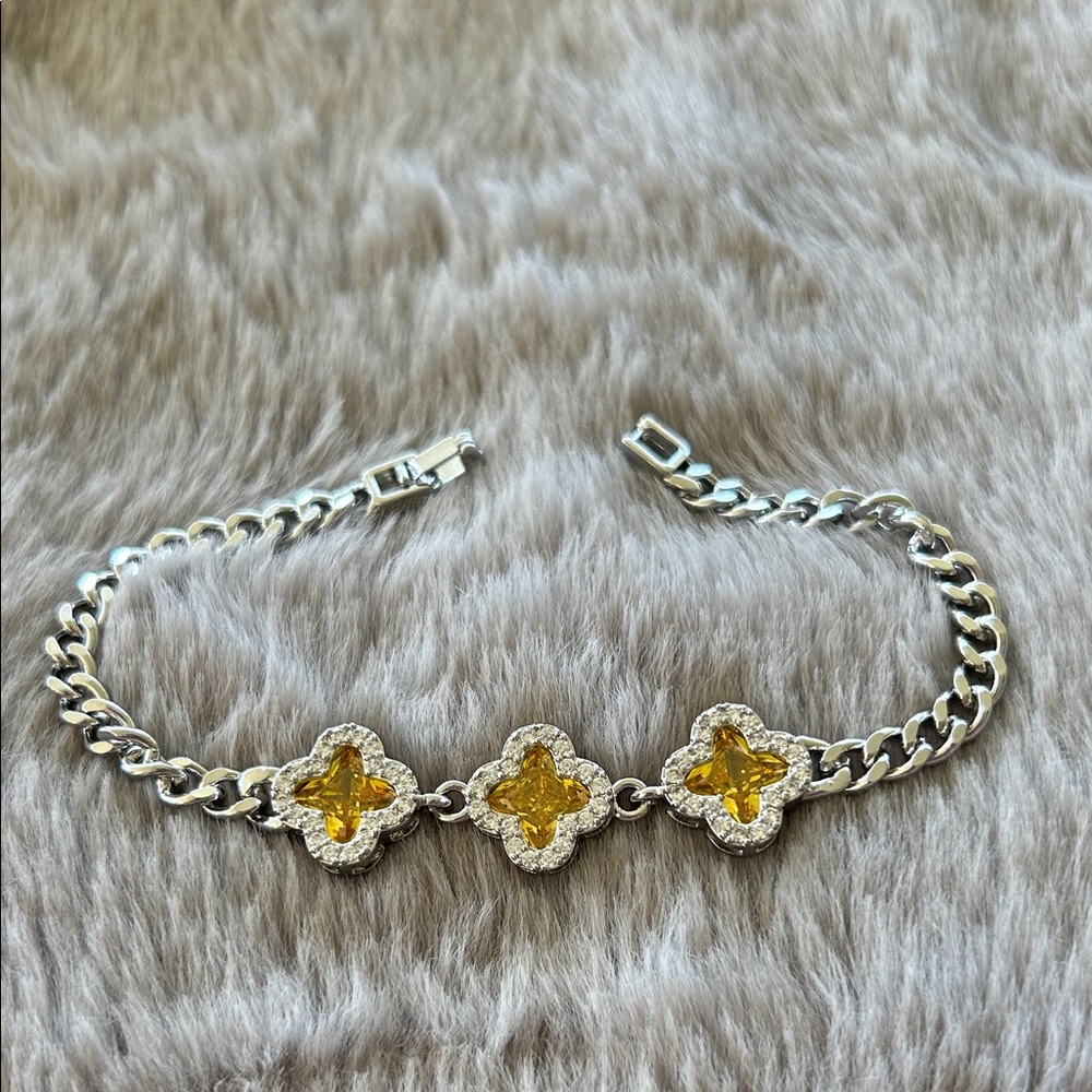 Elegant Silver and Yellow Rhinestone Flower Clover Bracelet 7”
